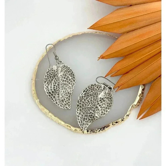 Silver Tone Vintage Leaf Shape Textured Dangle Earrings - Picture 8 of 10